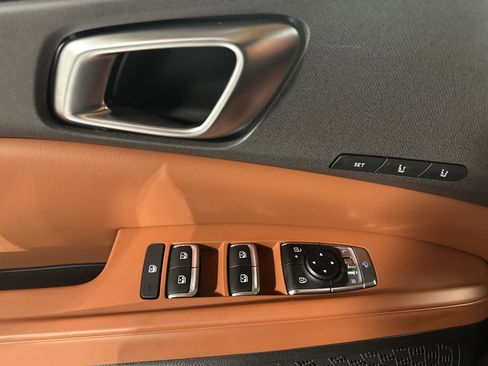 New 2026 Kia Carnival EX image 17