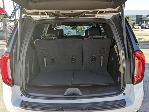 Used 2024 GMC Yukon SLT image 11