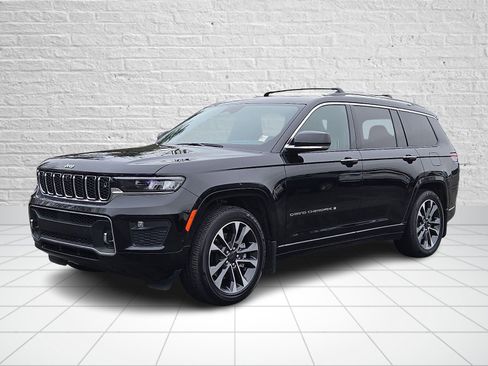 Used 2023 Jeep Grand Cherokee L Overland w/ Advanced Protech Group III image 3