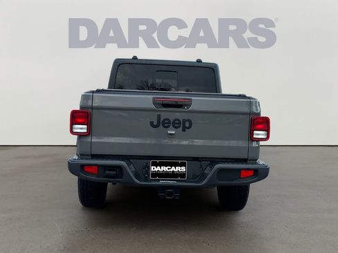 Used 2022 Jeep Gladiator Sport image 6