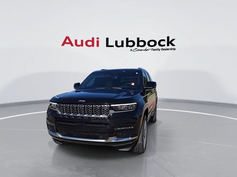 Used 2023 Jeep Grand Cherokee L Summit w/ Advanced Protech Group IV AWD/4WD image 4