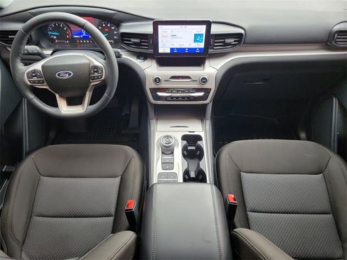 Used 2023 Ford Explorer XLT image 13