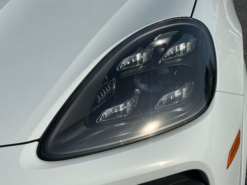 Used 2022 Porsche Cayenne AWD/4WD image 20