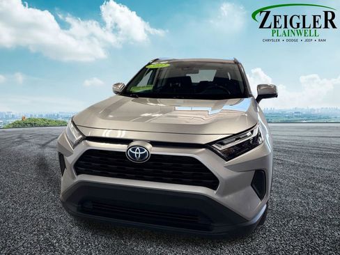 Used 2022 Toyota RAV4 XLE w/ Convenience Package AWD/4WD image 9