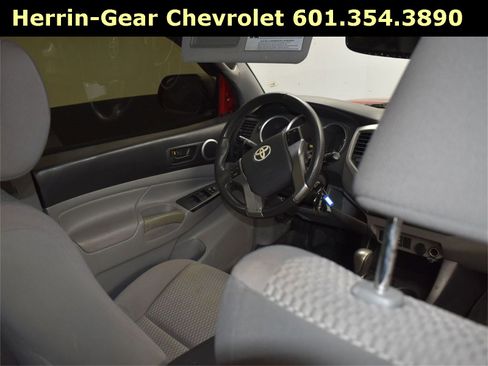 Used 2012 Toyota Tacoma PreRunner image 28