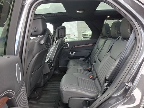 Used 2025 Land Rover Discovery Dynamic SE AWD/4WD image 10