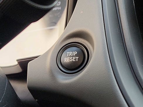 Certified 2025 Subaru Crosstrek 2.0i image 25