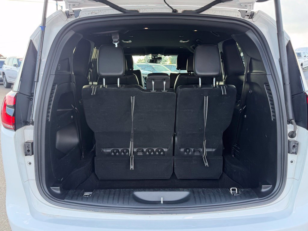 Used 2025 Chrysler Pacifica Select FWD image 6