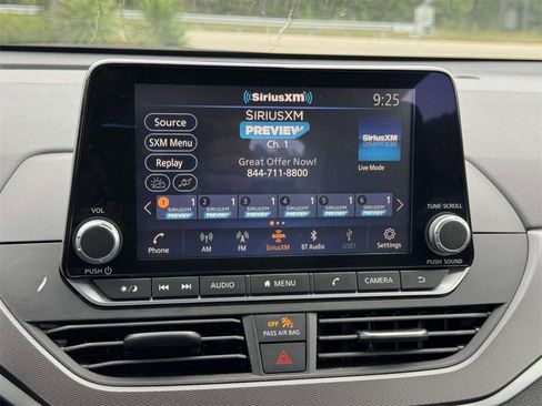 Used 2024 Nissan Altima 2.5 SR image 3