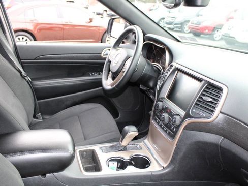 Used 2017 Jeep Grand Cherokee Laredo w/ Quick Order Package 23E image 12