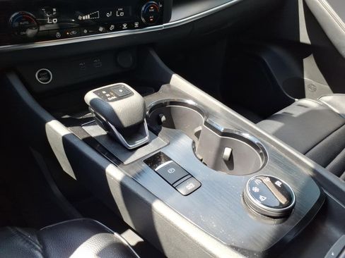 Used 2023 Nissan Rogue SV w/ SV Premium B Package AWD/4WD image 15