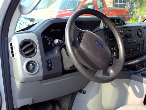 Used 2013 Ford E-150 and Econoline 150 Wagon RWD image 10
