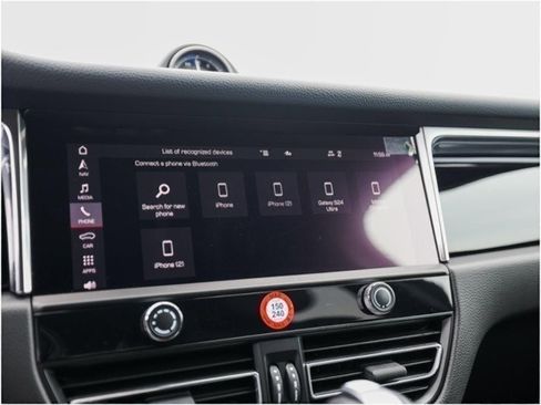 Certified 2025 Porsche Macan image 18