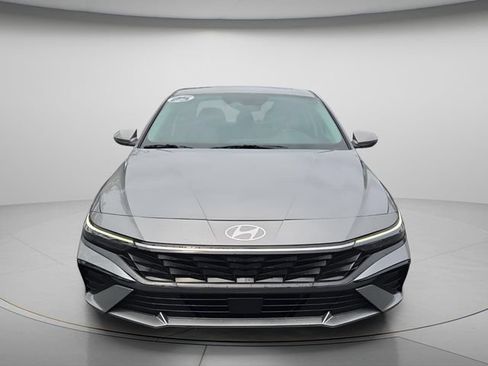 Used 2025 Hyundai Elantra Limited FWD image 4
