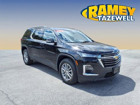 Certified 2023 Chevrolet Traverse LT FWD image 1