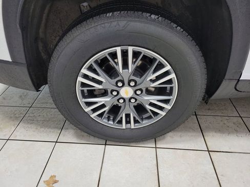 Used 2024 Chevrolet Traverse LT image 50