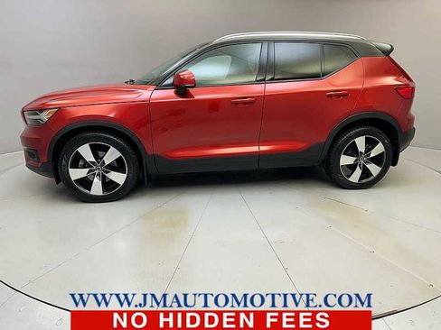 Used 2019 Volvo XC40 T5 Momentum image 2