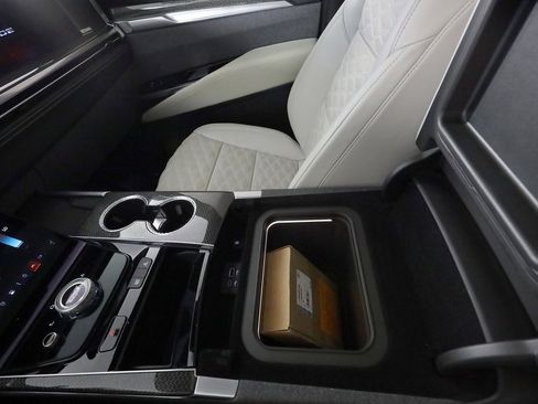 Used 2025 Cadillac Escalade V image 38