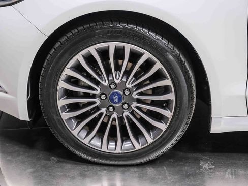 Used 2017 Ford Fusion SE image 10