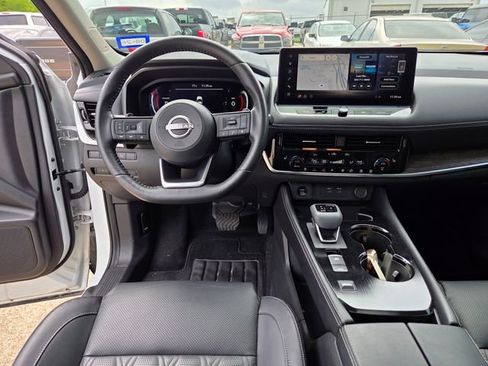 Used 2024 Nissan Rogue Platinum w/ Platinum Premium Package FWD image 8