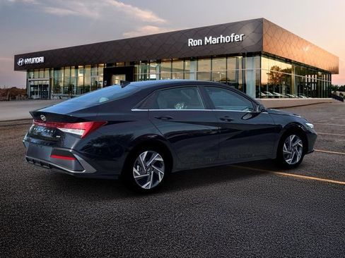New 2026 Hyundai Elantra Limited FWD image 8