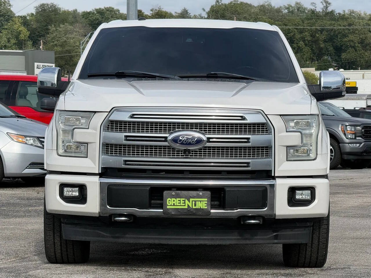 Used 2017 Ford F150 Platinum w/ Equipment Group 701A Luxury AWD/4WD image 3