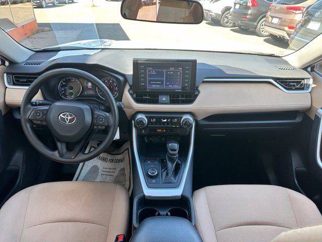 Used 2021 Toyota RAV4 LE AWD/4WD image 18