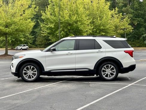 Used 2020 Ford Explorer XLT w/ Equipment Group 202A image 3