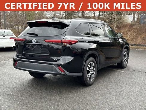 Used 2023 Toyota Highlander XLE image 2
