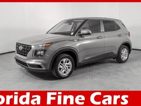 Used 2021 Hyundai Venue SE image 1