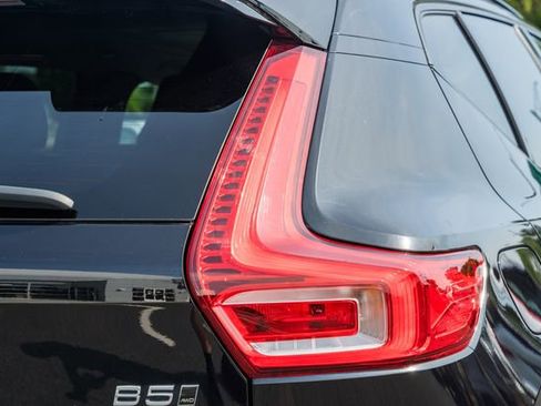 Used 2023 Volvo XC40 B5 Plus w/ Protection Package Premier AWD/4WD image 7