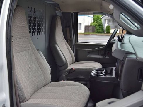 Used 2019 GMC Savana 2500 image 30