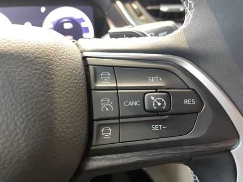 Used 2025 Jeep Grand Cherokee L Limited w/ Black Appearance Package image 19