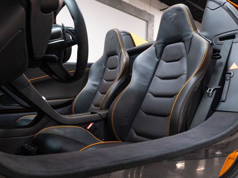 Used 2015 McLaren 650S Spider RWD image 8