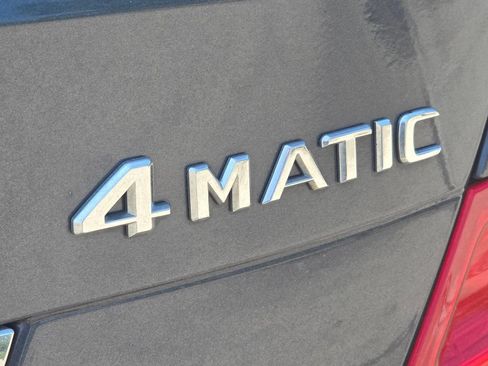Used 2011 Mercedes-Benz C 300 4MATIC Sedan image 4