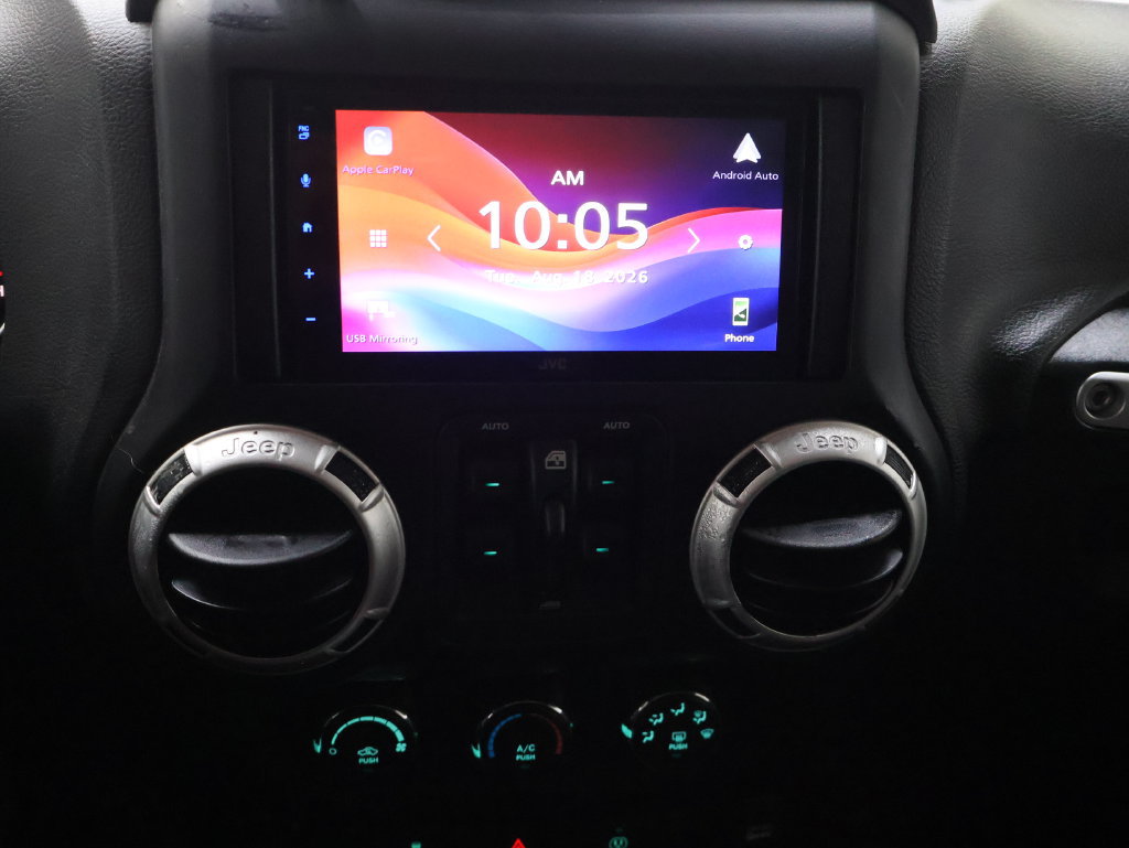Used 2018 Jeep Wrangler Unlimited Sahara w/ Connectivity Group AWD/4WD image 23