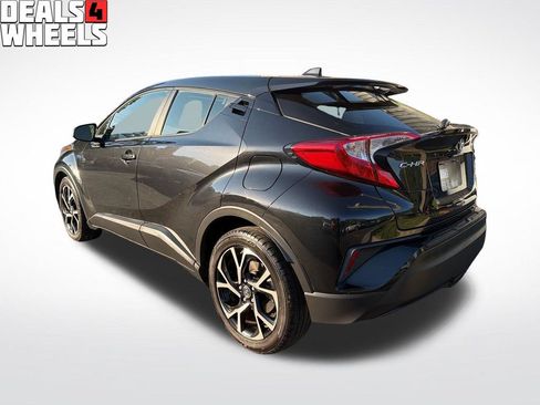 Used 2019 Toyota C-HR XLE FWD image 3