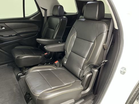 Certified 2020 Chevrolet Traverse LT w/ LT Premium Package AWD/4WD image 13