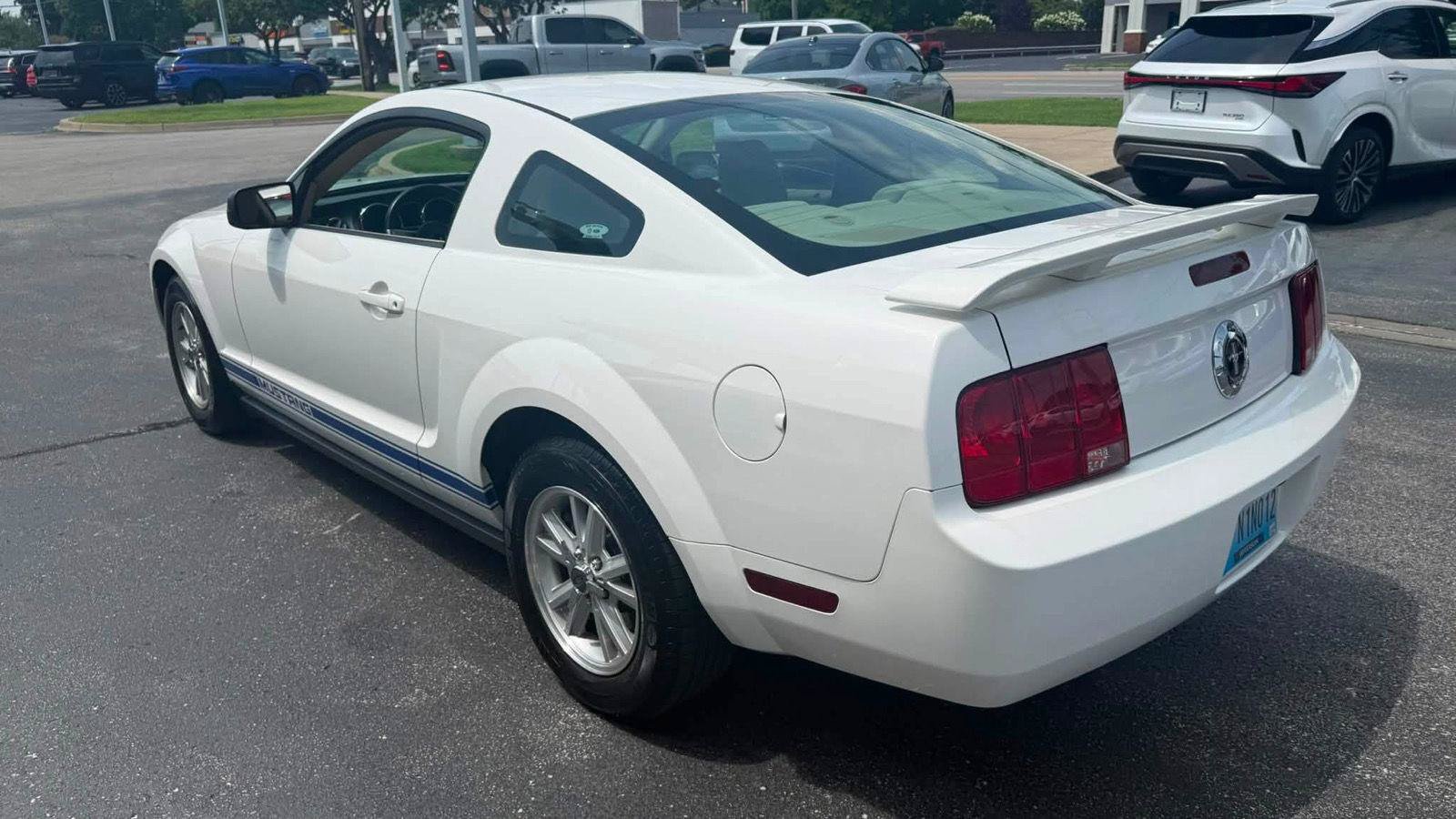 Used 2006 Ford Mustang Coupe RWD image 5