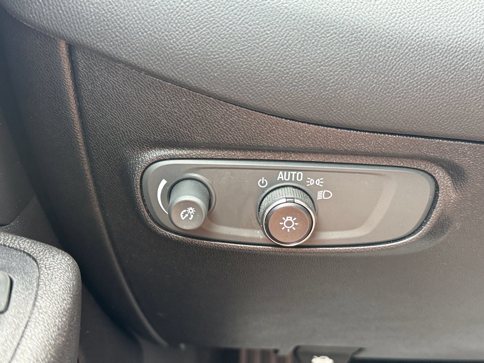Used 2019 Chevrolet Equinox LS FWD image 20