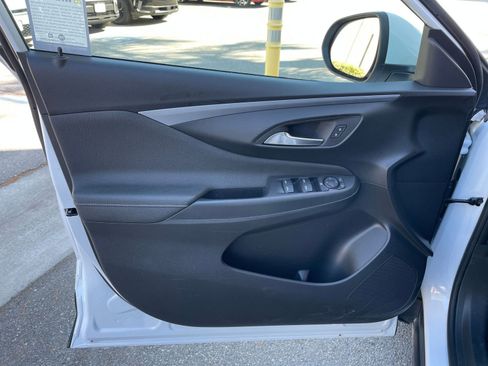 Used 2025 Buick Envista Preferred image 20