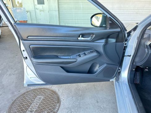 Used 2024 Nissan Altima 2.5 SV image 20