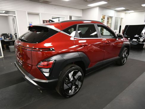 Used 2024 Hyundai Kona Limited AWD/4WD image 8