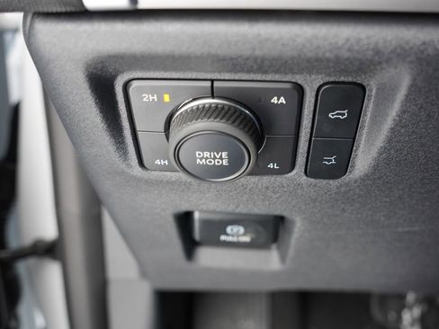 Certified 2025 Ford Expedition Active image 27