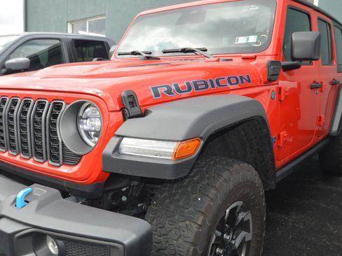 Used 2025 Jeep Wrangler Unlimited Rubicon 4xe w/ Safety Group AWD/4WD image 7