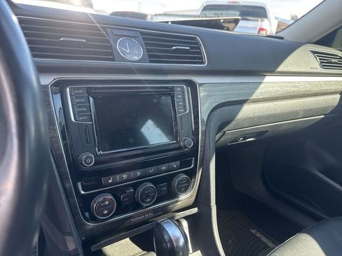 Used 2016 Volkswagen Passat 3.6 SEL Premium image 13