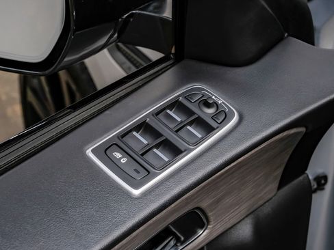 Used 2019 Jaguar F-PACE S image 43