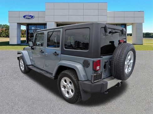 Used 2015 Jeep Wrangler Unlimited Sahara image 3
