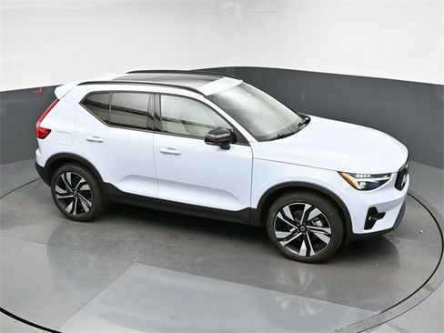 Used 2024 Volvo XC40 B5 Ultimate w/ Protection Package Premier image 46