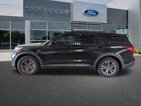 Used 2023 Ford Explorer XLT w/ Equipment Group 202A image 3